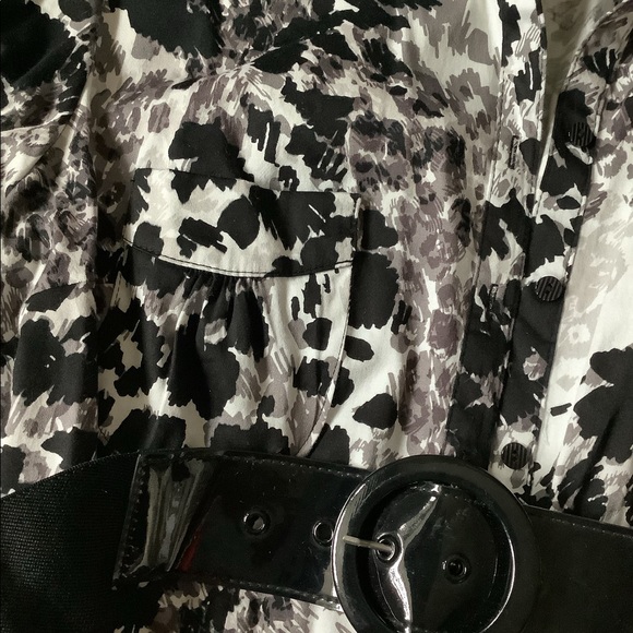 Belted blouse, grey, white, black abstract pattern - Picture 6 of 9